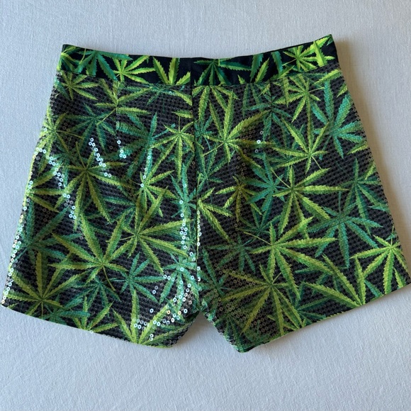 Le Superbe Sequin Graphic Weed Print Shorts - Picture 3 of 6